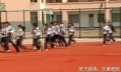 跳“鬼步舞”的农民夫妻：死里逃生后才懂，怕没钱更怕不快乐