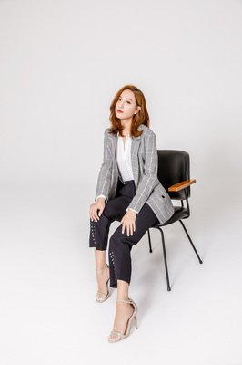 郑希怡，好飒一女子。