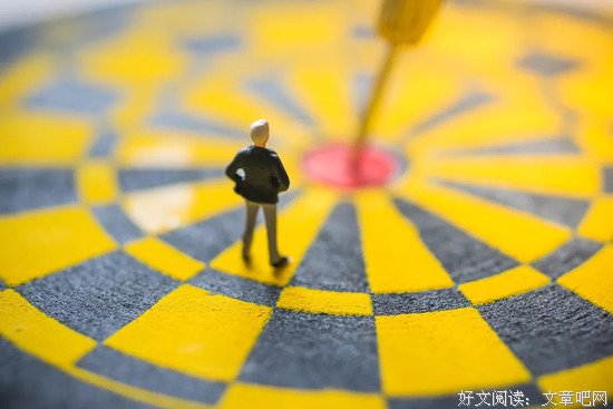 只有听不到掌声，才能赢得掌声