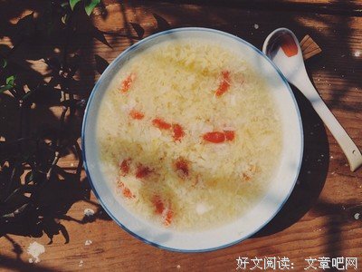 ⊱美女幼师嘴对嘴亲吻男童，20万人羡慕围观：你嫌性教育太早，坏