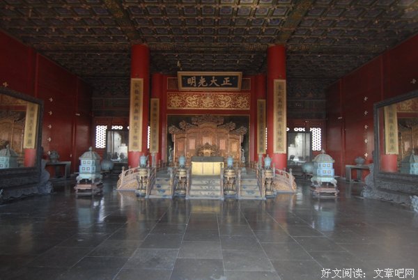 那些刷屏的故宫照，原来是他拍的！5年狂吸100万粉丝，他曝光故宫