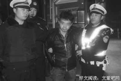 婆婆挽着老公,被当成恩爱夫妻