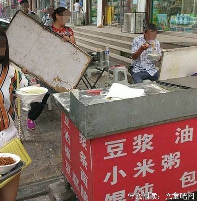 19岁少女一个月不洗澡，去检查，上衣一换！