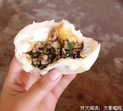 做吃播时意外拍到爱豆分手现场，我一把抱住了他前女友