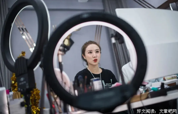 薇娅李子柒当选全国青联委员，我在评论区看到了10000条酸话：“她