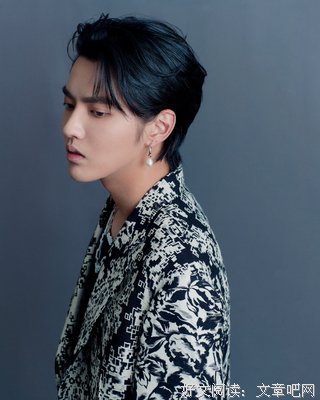顶流男团成员隐秘恋爱十年，最新曝光的视频我惊呆了……