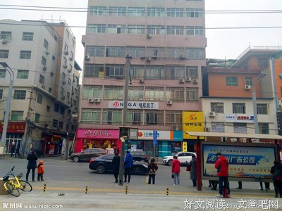 熙熙攘攘的人海里，总会有人把温柔跟偏爱都给你 。​​​​