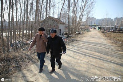 72岁老汉和母豬同住?一年后，谁都想不到...