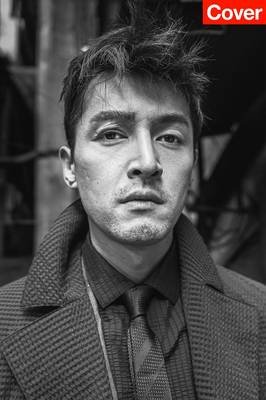 胡歌和父亲合照惊呆20万网友：你们现在的样子，就是孩子未来的模
