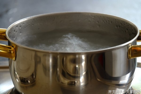 开水烫头、鱼线缝嘴、钢筋抽打......比人贩子还可怕的竟然是亲生