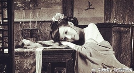 有关孤灯下的孤单的句子