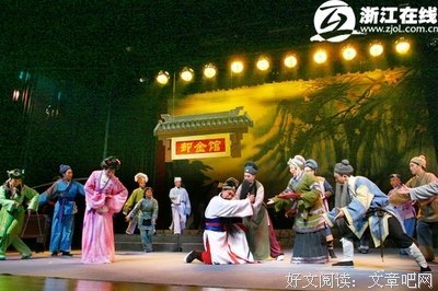 粉墨登场的句子
