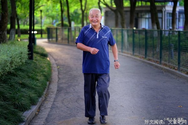 大爷大妈拦婚车要彩头，5条烟还不给过，只好送他们去坐牢了