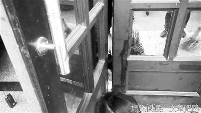 请从门缝中看我（全二册）经典读后感有感