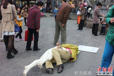 “有人传言，我睡了100个男人。”