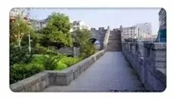 关于晨钟暮鼓，安风出若素的句子
