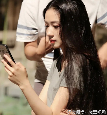 娱乐圈最后一位人淡如菊也崩了...