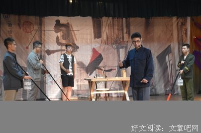 关于粉墨登场的语句