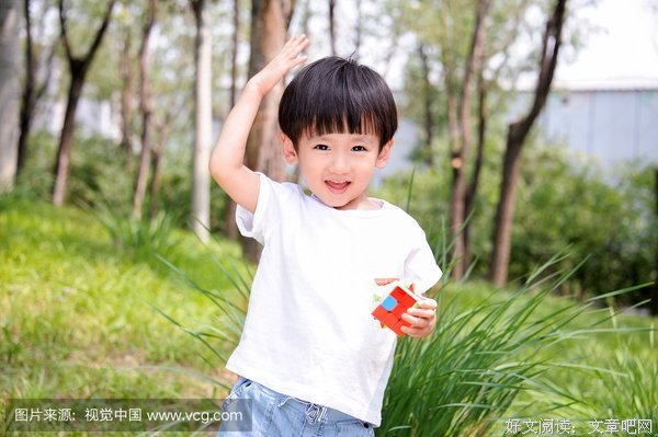 男孩不像男孩的样子，父母要负很大责任！真正的男子气概要这样培
