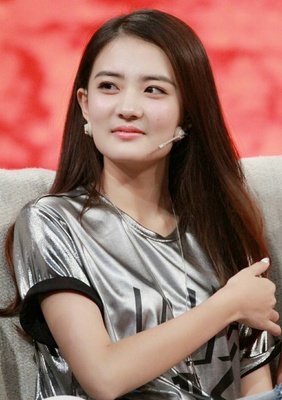 她出现在自己的追悼会上