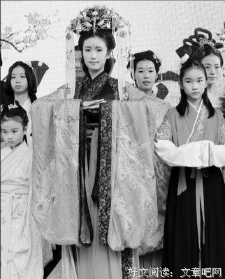 关于纸扇高冠的句子