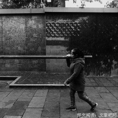 泪湖 。的句子