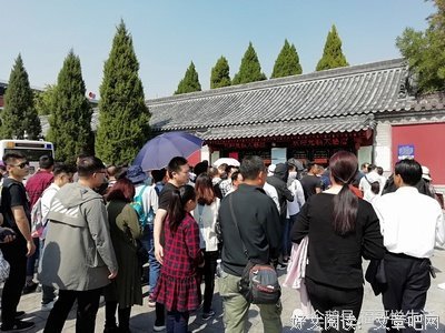 有关人山人海的美句摘抄