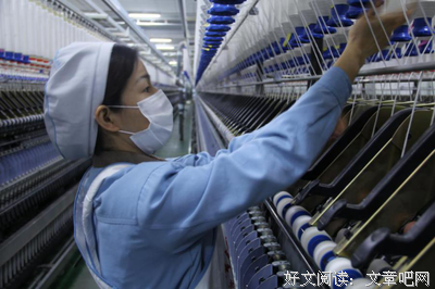 57岁阿姨嫁给小19岁老公,生三胞胎!老公一出现看傻全场人!