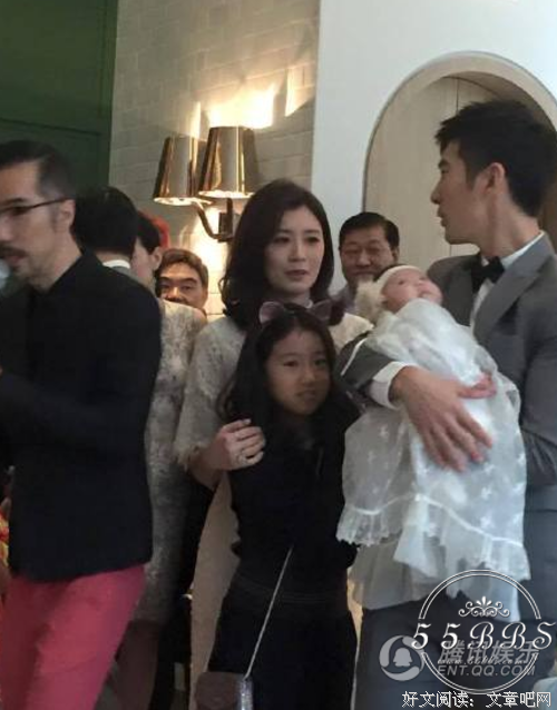 女儿30岁不结婚,母亲掀开被子发现.