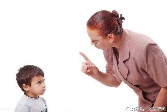 毁掉一个男孩，只需要两个人 