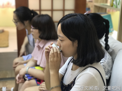 关于侧耳倾听的句子