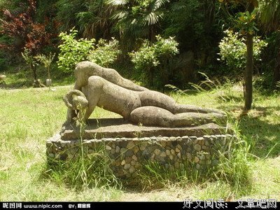 原生家庭的缺失，让她一辈子活在黄金枷锁中