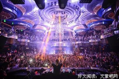 那个去夜店的女孩确诊24小时后，被1000万网友扒光了