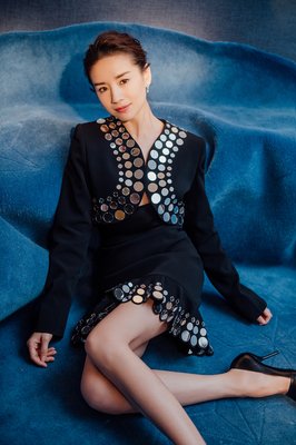 董洁和儿子接吻，拍婚纱照，还撒娇叫爸爸：离婚8年后，你怎么把孩