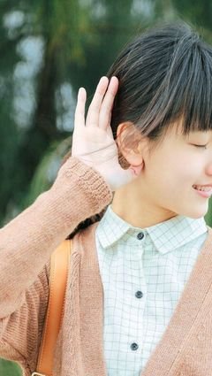 甜言蜜语，说着了没左耳听