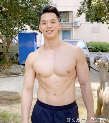 183CM游泳肌肉小哥，大长腿穿灰短裤真强悍！