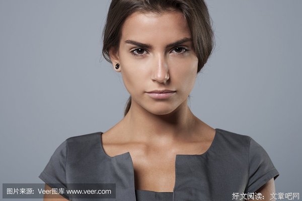 有关不苟言笑的美句摘抄