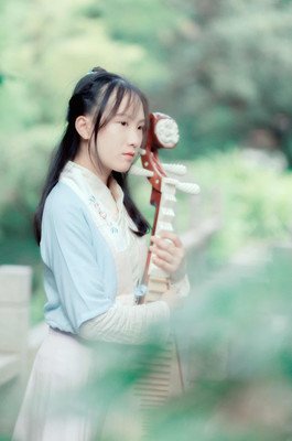 关于暮雨入画十天能离愁绘入这纸深秋的句子