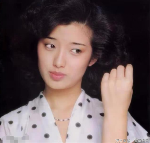 隐退6年的百亿富婆，把“夫妻恩爱”做成了产业链