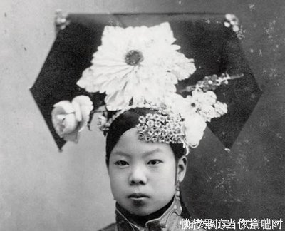 14岁少女砍杀弟弟，少年闷死妹妹，懂事的孩子如何被逼成小恶魔？