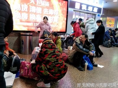 临近年关，多地疫情散发，看到这些不回家的人，我哭了……