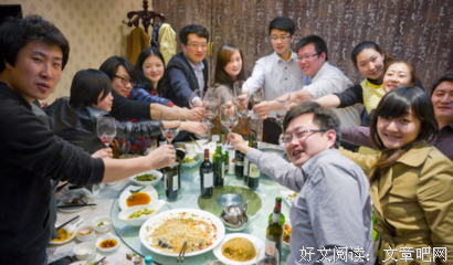 饭局上，一50多岁大姐对我说：“你不结婚就是不孝顺，我最看不顺