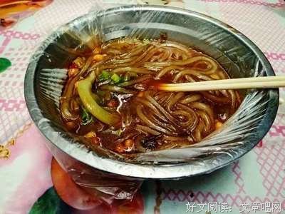 我请小三到家里吃饭，男友吓尿了