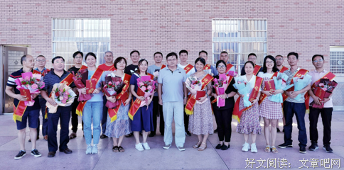 《愿与你不负光年》的影评大全