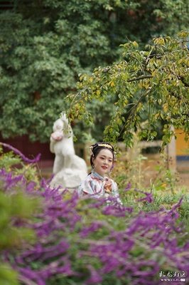 彩袖乌纱,解愁人、惟有断歌幽婉。句子大全