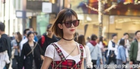 《忧伤 忘师内成边》的句子