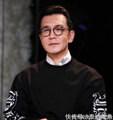 李咏去世2年，女儿一张近照上热搜，哈文3个字吐露心声