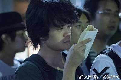 《夜空总有最大密度的蓝色》的读后感大全