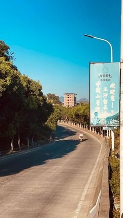 《裙角飞扬的日子》观后感摘抄