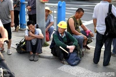男子散步捡到5块钱,打开后傻眼了!